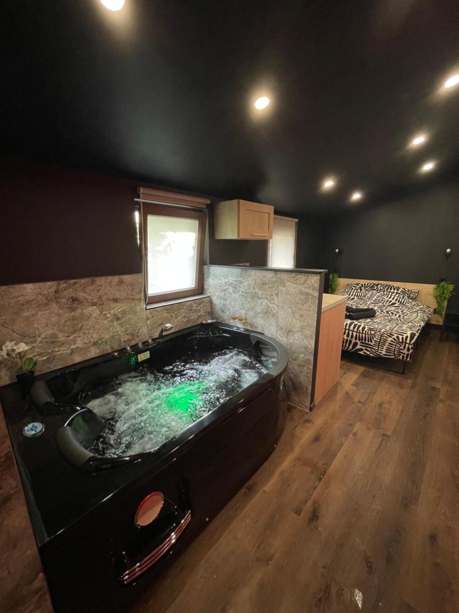 Jacuzzi Love Room Mylhúzy Exteriér fotografie